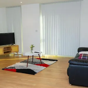 1 Bed Luxury Comfortable Apt Apartment