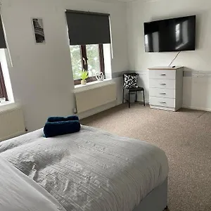 Lovely 4 Bedroom 2 Bathroom Apartment